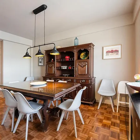 아파트 Guestready - A Charming Duplex Near Boavista 포르투
